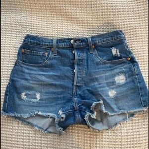 NWOT Levi's 501 Original Short in Charleston Rip